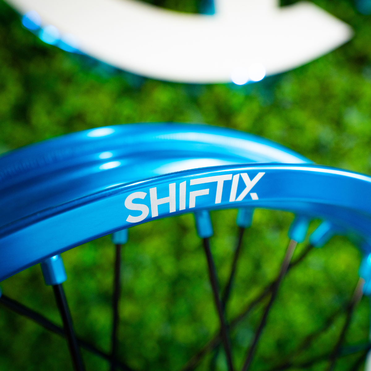 White / Light Blue - Wheel Set